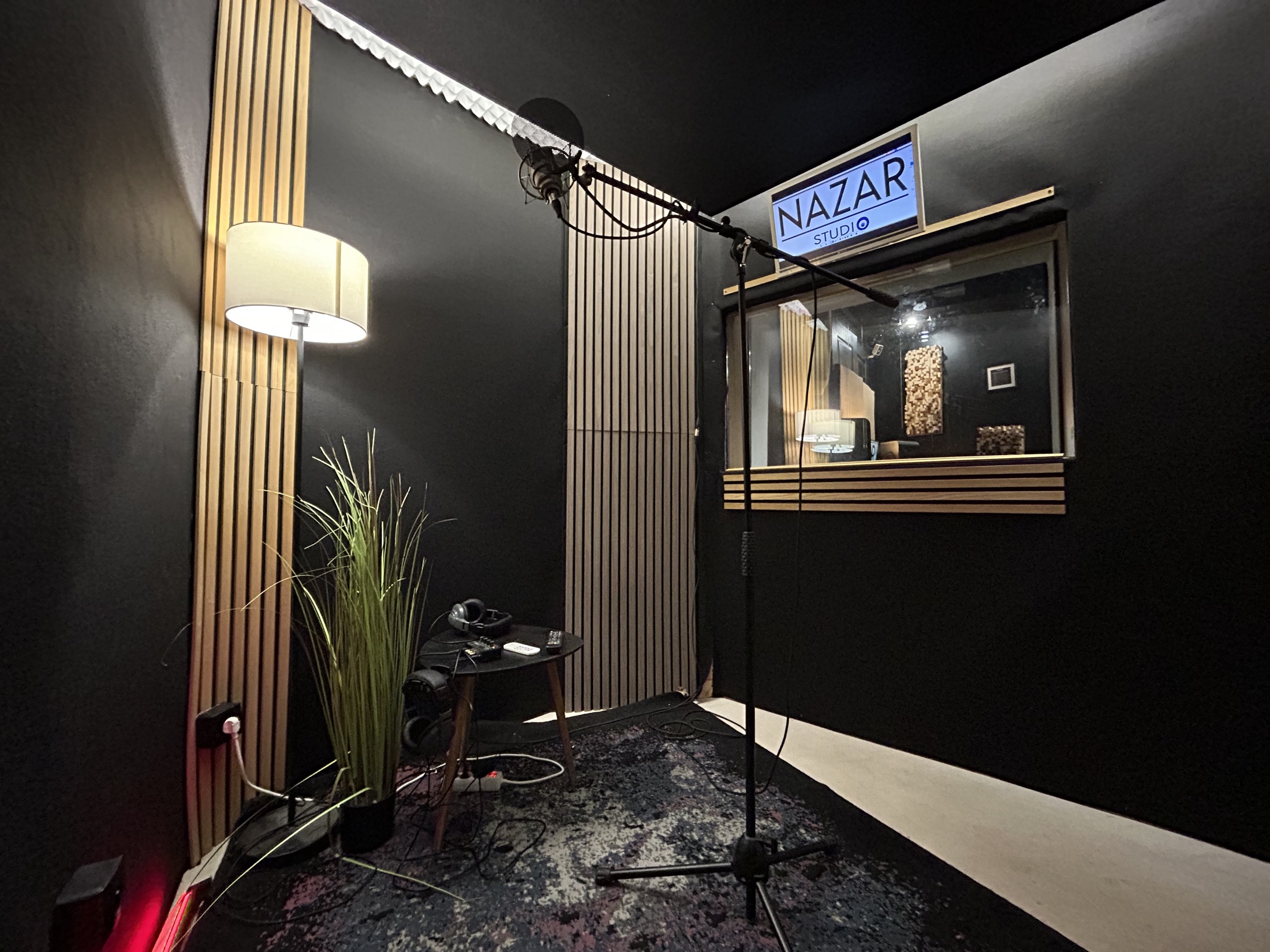 Cabine d'enregistrement du Nazar Studio à Toulouse